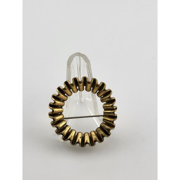Vintage Ruffled Circle Brooch Gold Tone Mid Century Modern Pin - Picture 1 of 4
